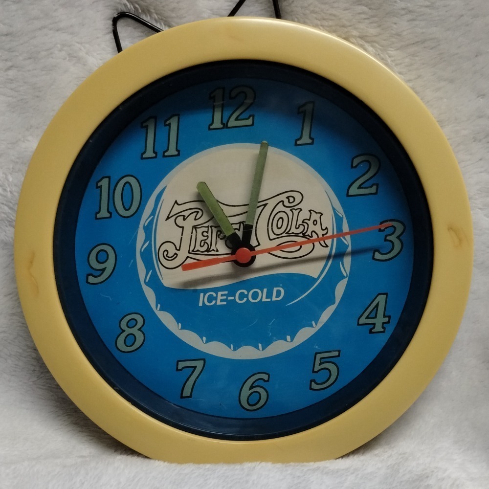 Pepsi Cola Wall Clock Ice-Cold Bottle Cap Design Vintage Style Decor